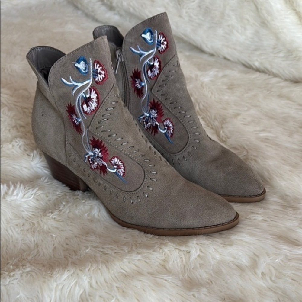 Embroidered Suede Ankle Boots - Tan